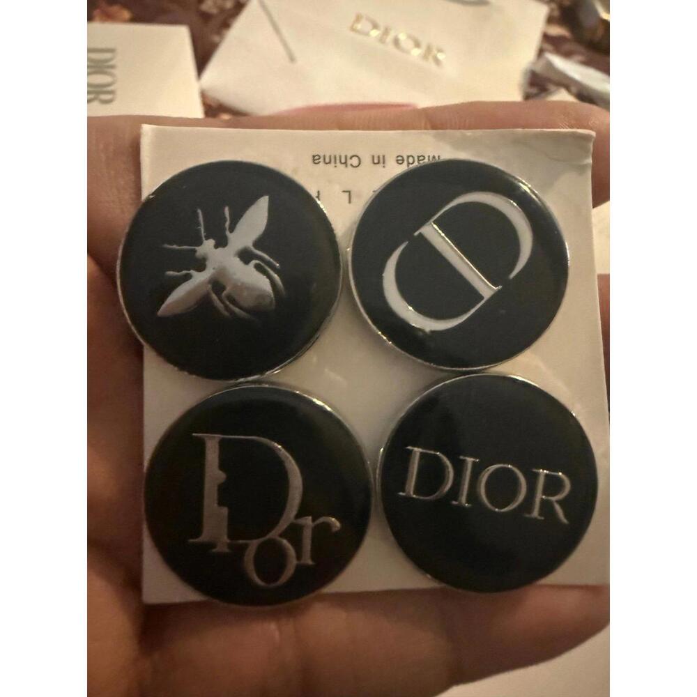 Dior VIP gift pin set/Brooch.